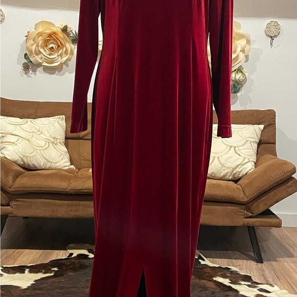 Stunning Velvet Maxi Dresd - Picture 7 of 7